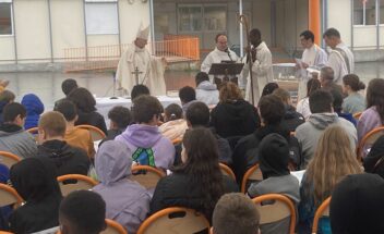 Mgr Jean-Yves Nahmias, évêque de Meaux, a inauguré l’Institution Saint-Colomban