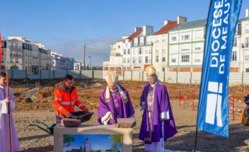 Pose de la première pierre de l’Église Saint-Colomban